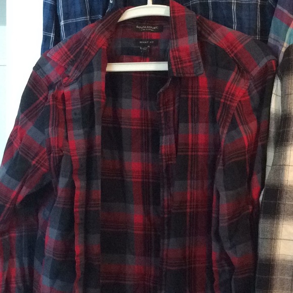 4 Button down Men’s shirt - Picture 4 of 10